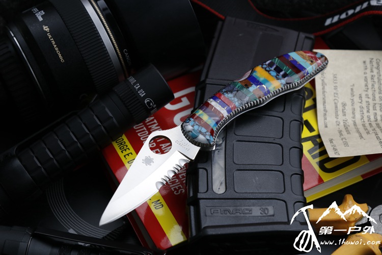 美国Yellowhorse Custom 手工定制蜘蛛 Spyderco Delica Multi 多色石镶嵌钢柄VG-10半齿刃折刀