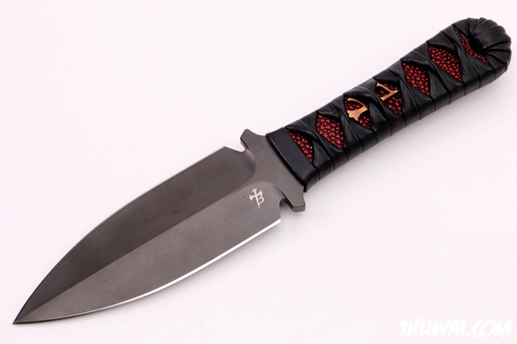  Borka Blades 博尔卡定制 SBK  M390 DLC 双刃 ，黑色皮革包裹在红色黄貂鱼皮柄 